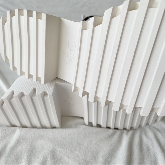 Zara White Lug Sole Lace-Up Leather Ankle Boots Size 37 - Picture 9 of 11